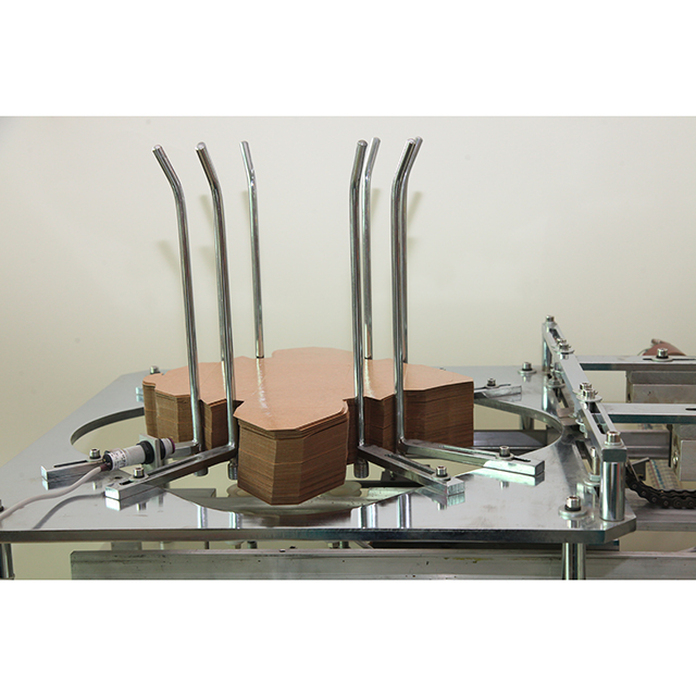 BJ-CHL 全自(zì)動淋膜紙餐盒(he)機